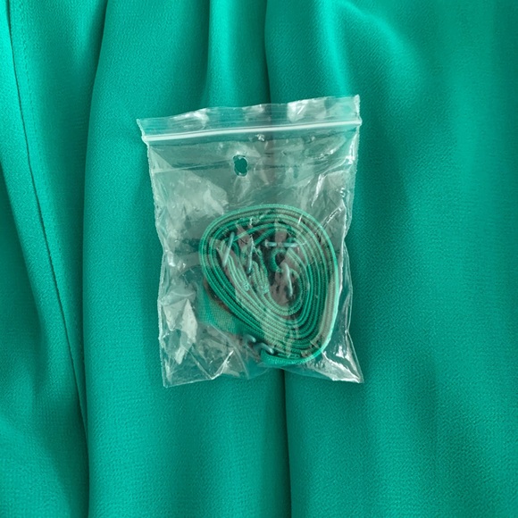 Sultry Cocktail Dress: Once Worn, Size XS - Make a Statement! - Picture 7 of 7